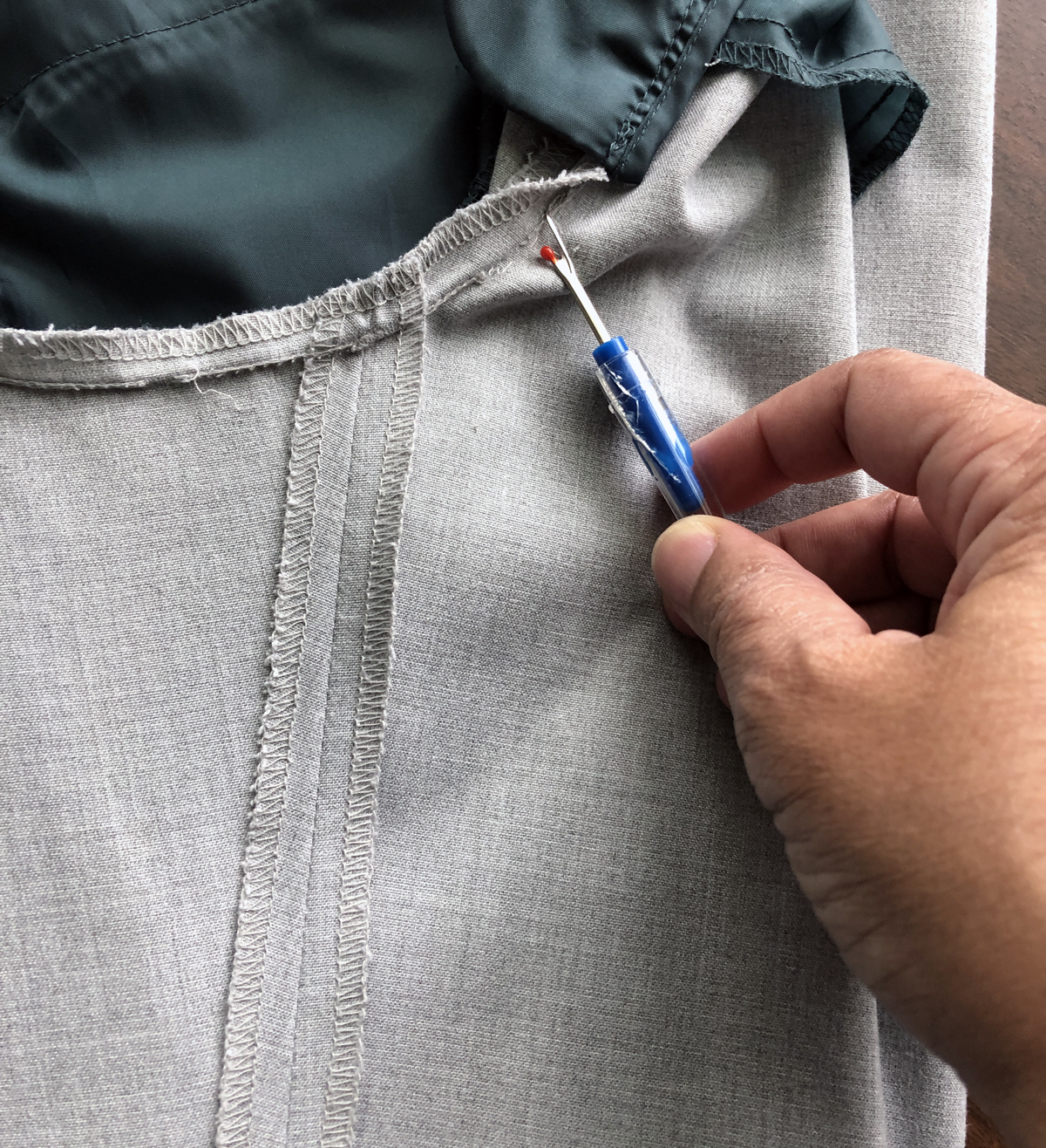 Stop removing stitches at the pants crotch seam