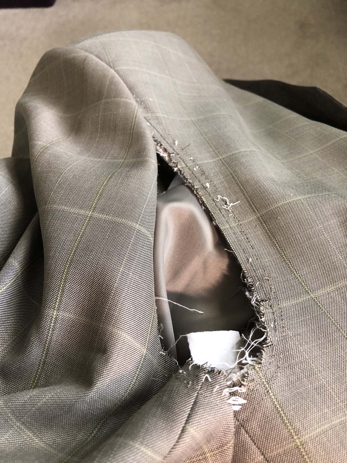 Removing the sleeve on the original men's suit