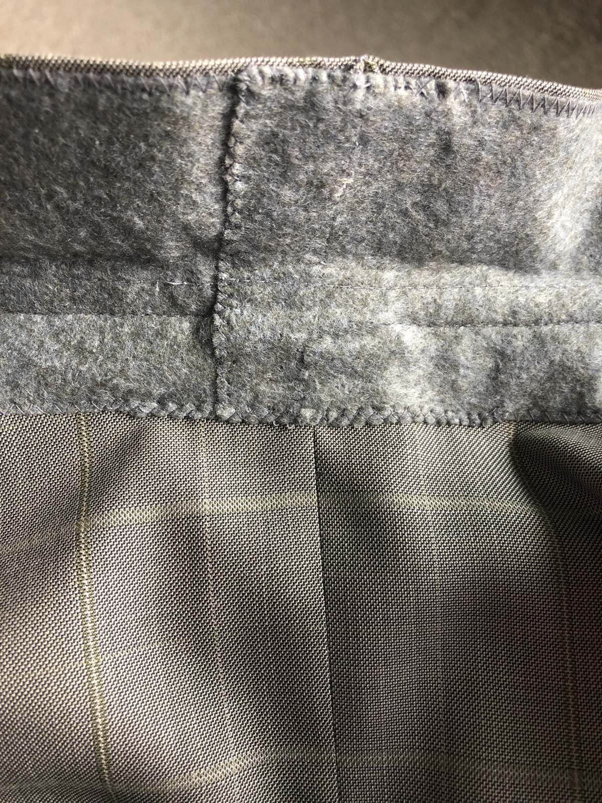 undercollar felt adjustment on men's suit jacket