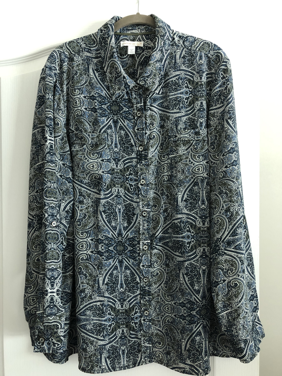 Original paisley blouse to complement the men's suit