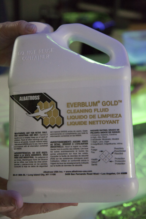 Use ultraviolet wax to mark fabric