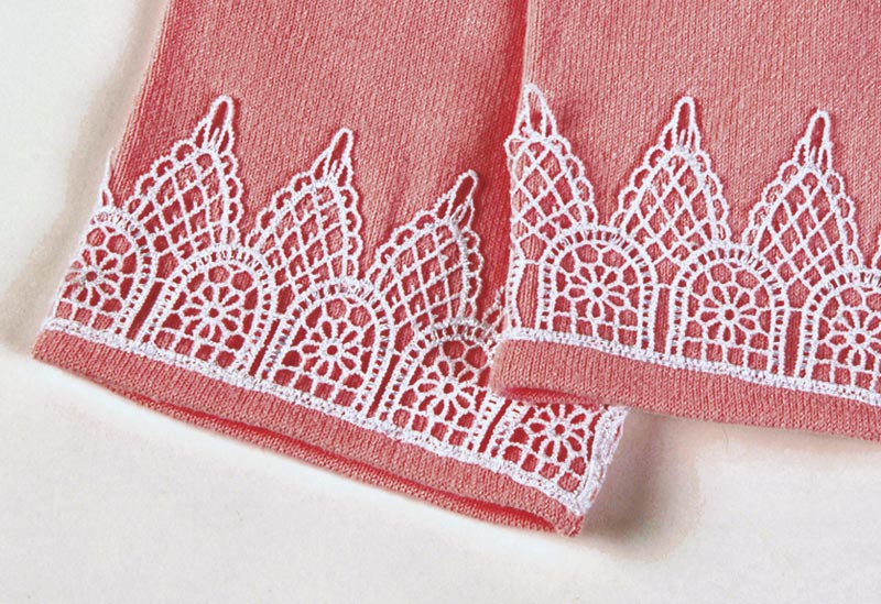 Lace-trimmed cuffs