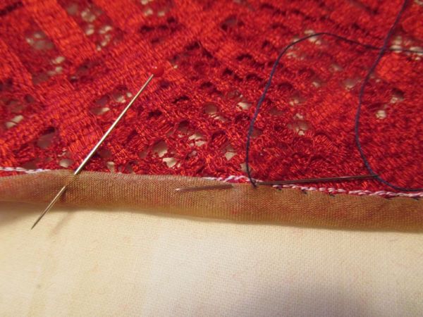 seaming chantilly lace