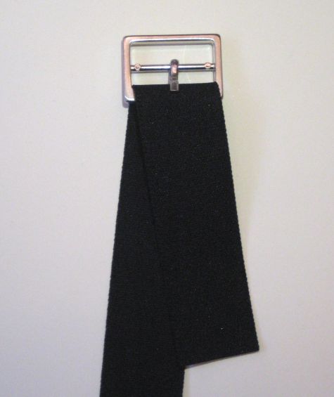 Wrap the elastic around the buckle Wrap the elastic around the buckle