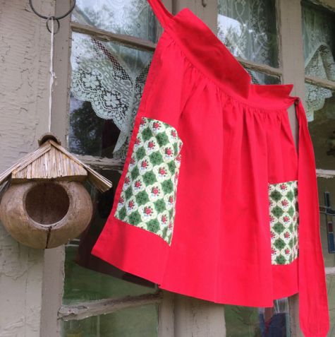 Reversible red apron
