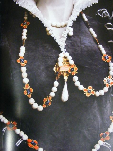 necklace detail